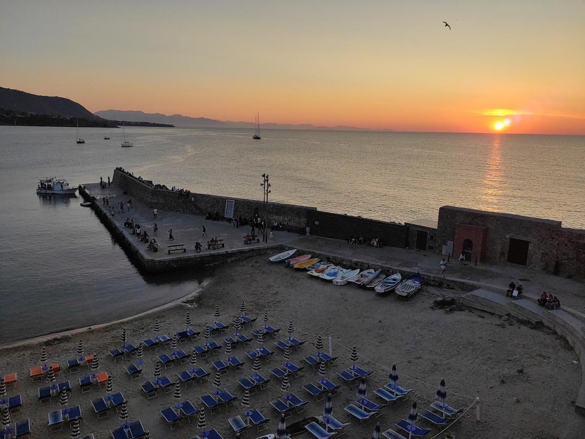 Casa Vacanze Tramonto Alla Marina Чефалу Екстериор снимка