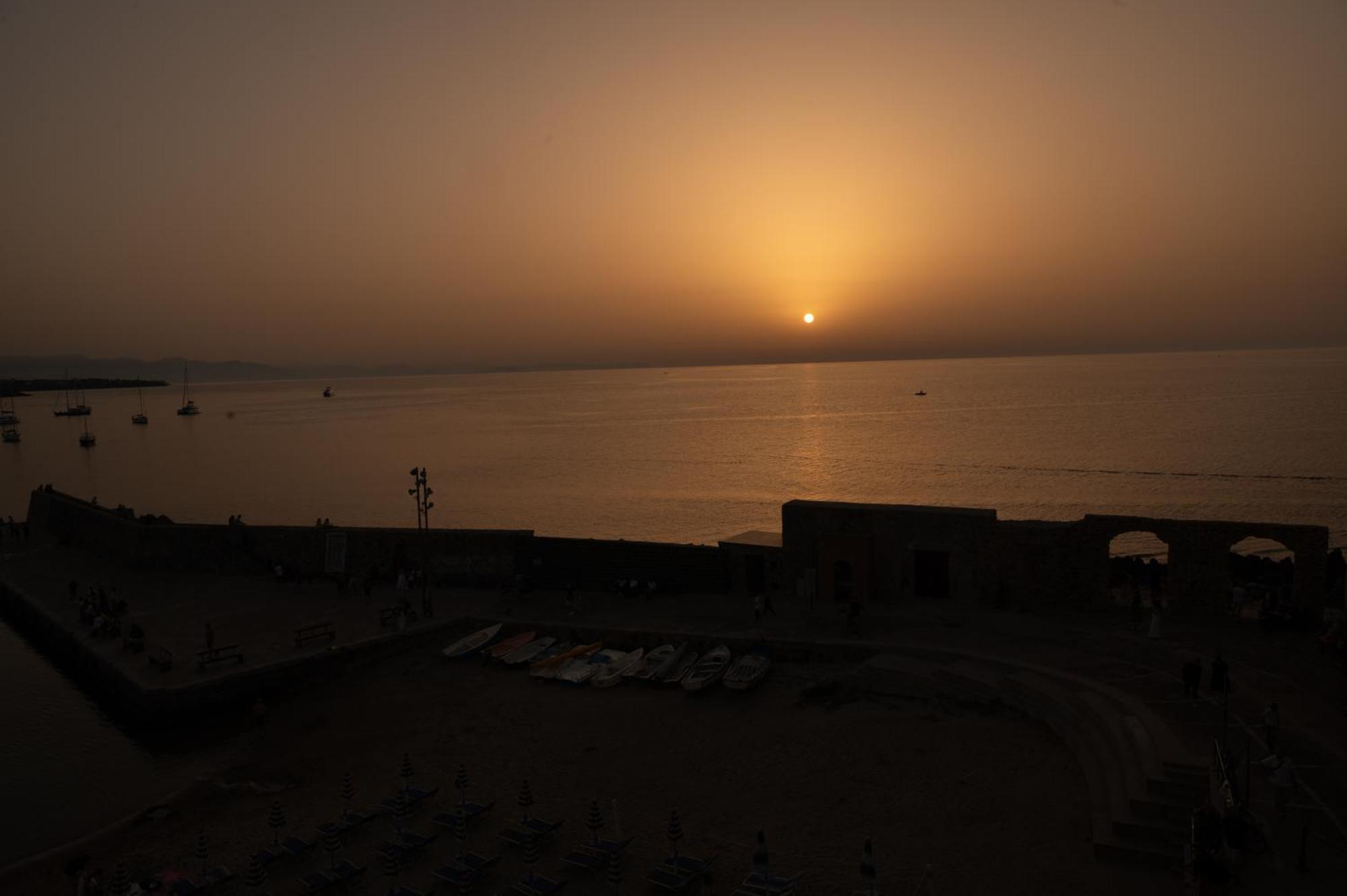 Casa Vacanze Tramonto Alla Marina Чефалу Екстериор снимка