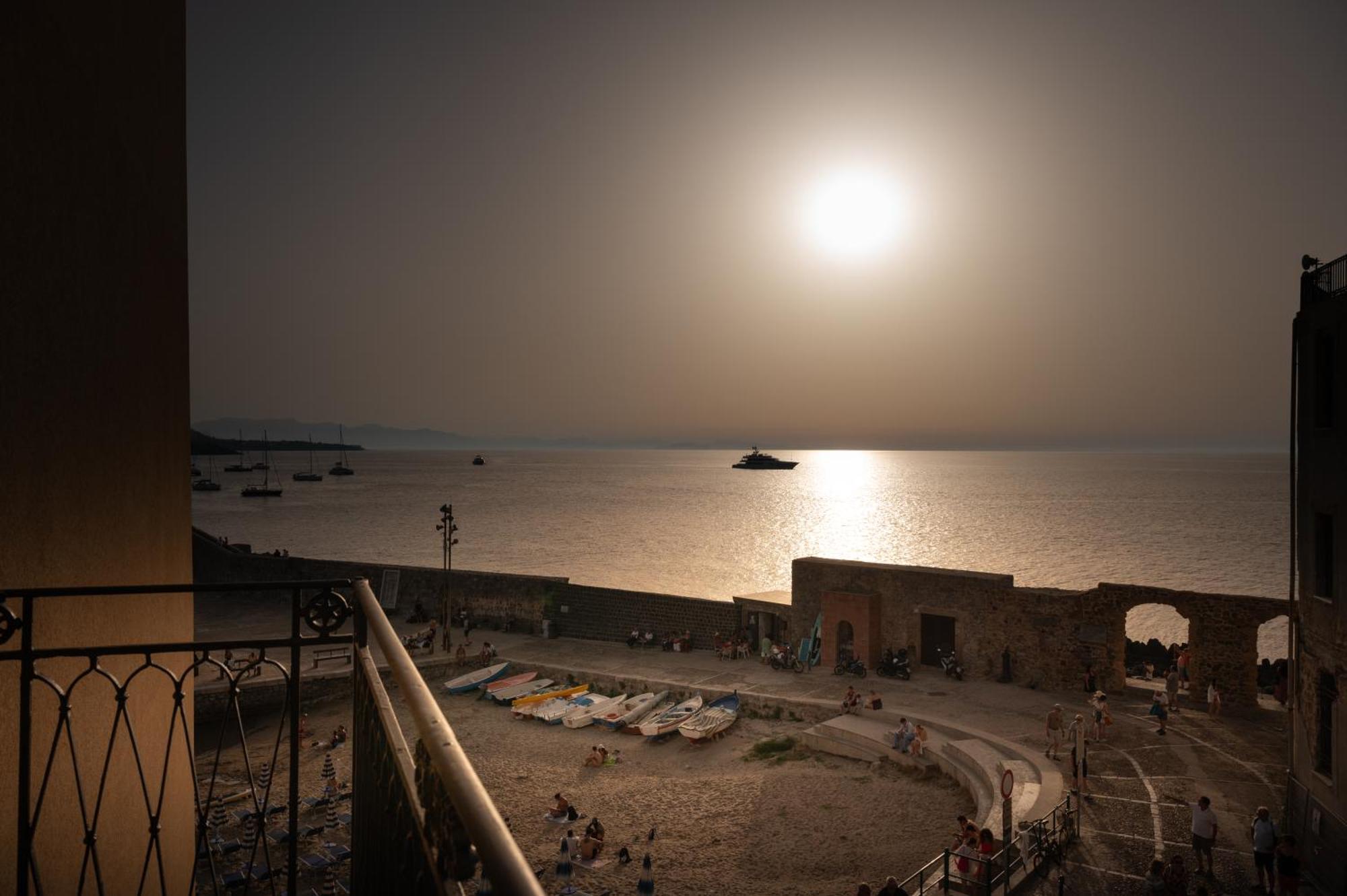 Casa Vacanze Tramonto Alla Marina Чефалу Екстериор снимка
