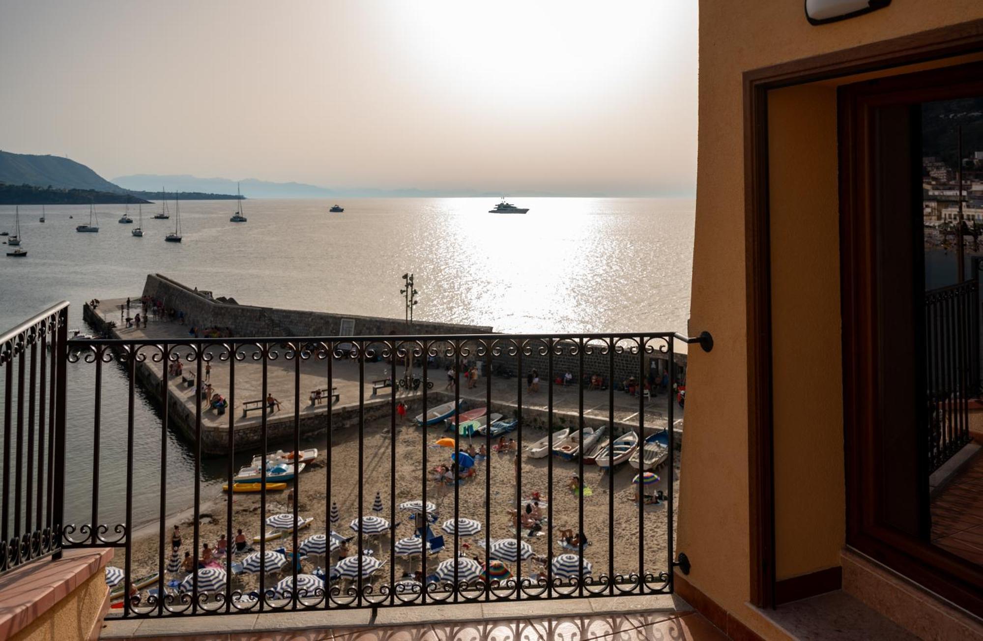 Casa Vacanze Tramonto Alla Marina Чефалу Екстериор снимка