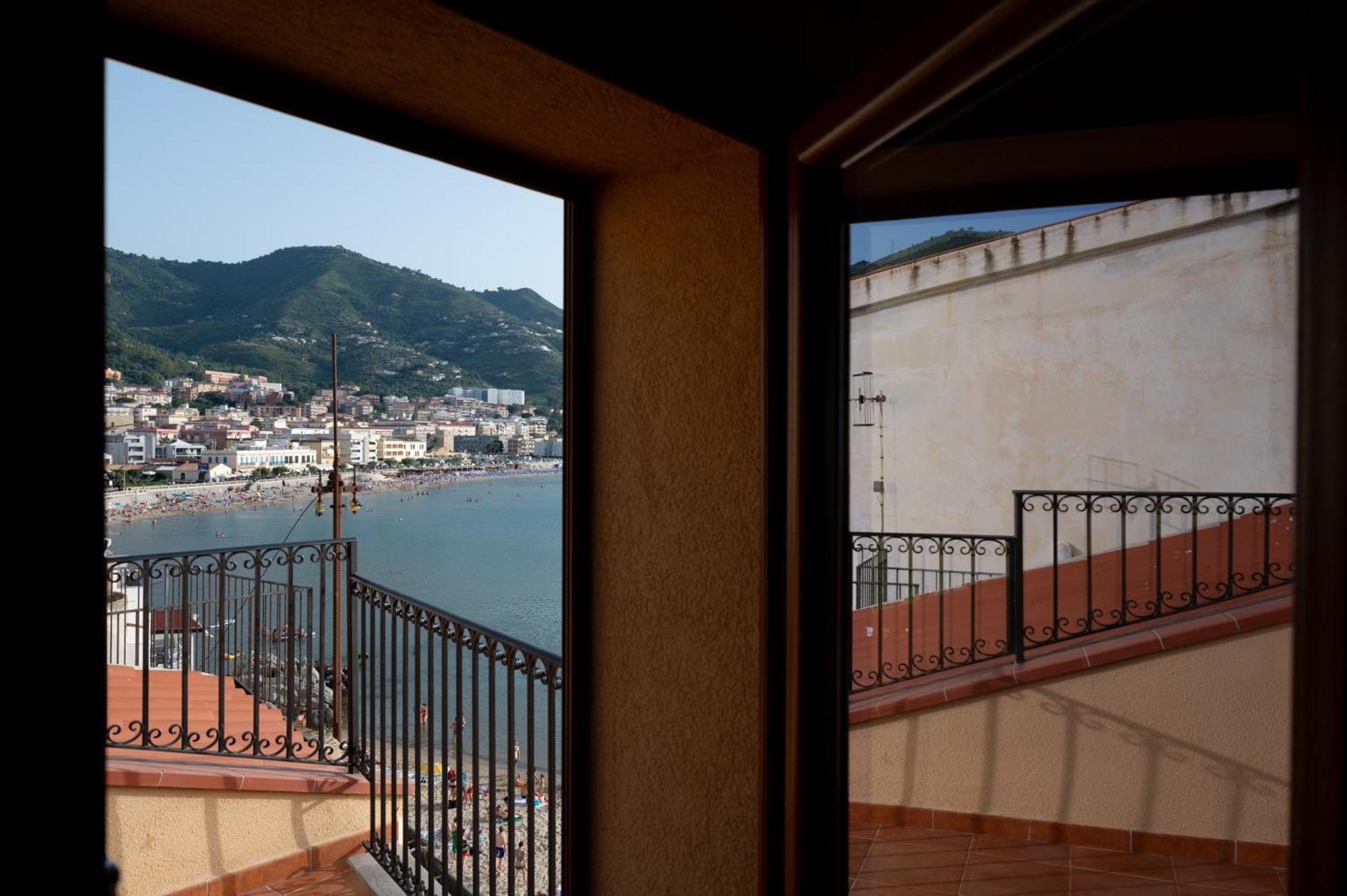 Casa Vacanze Tramonto Alla Marina Чефалу Екстериор снимка