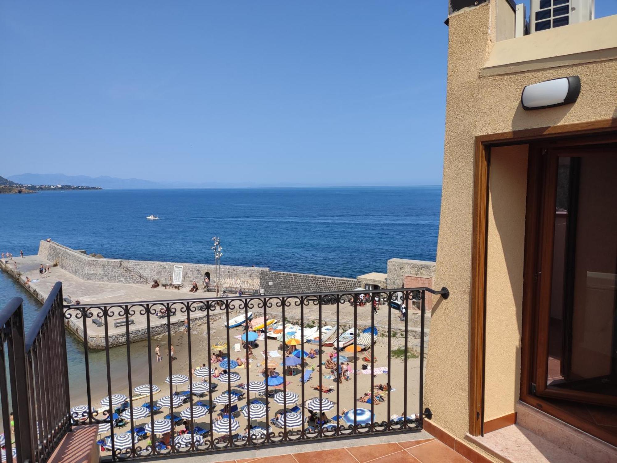 Casa Vacanze Tramonto Alla Marina Чефалу Екстериор снимка